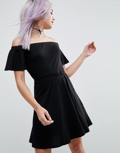 Короткое приталенное платье с открытыми плечами ASOS - Черный
