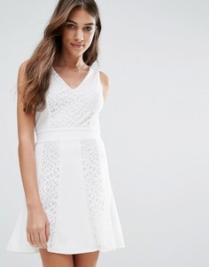 Короткое приталенное платье Wal G - Белый