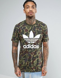 Камуфляжная футболка с логотипом-трилистником adidas Originals BK5861 - Зеленый