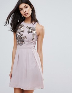 Короткое приталенное платье с декорированным лифом Little Mistress - Розовый