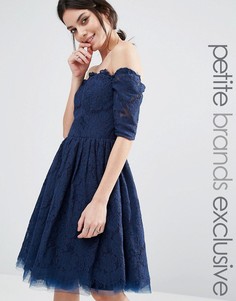 Кружевное платье со спущенными длинными рукавами Chi Chi London Petite - Темно-синий