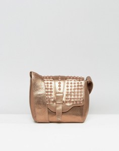 Бронзовая кожаная фестивальная сумка через плечо с заклепками в цвет Urbancode - Медный