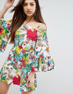 Платье мини с тропическим принтом и оборками на рукавах PrettyLittleThing - Белый