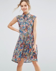 Приталенное платье с цветочным принтом Closet London - Мульти