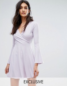 Короткое приталенное платье в рубчик с запахом спереди Club L - Фиолетовый