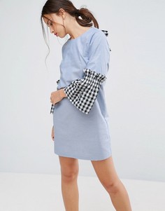 Свободное платье из шамбре с отделкой в клетку на рукавах ASOS - Синий