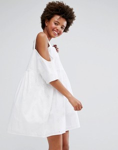 Свободное платье с открытыми плечами Monki - Белый