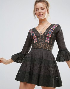 Платье мини с кружевными вставками Free People Antiquity - Черный