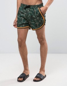 Камуфляжные короткие шорты с контрастной отделкой ASOS Runner - Зеленый