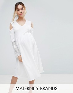 Платье с открытыми плечами и кружевными рукавами Bluebelle Maternity - Белый