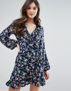 Платье с запахом и оборкой QED London - Темно-синий