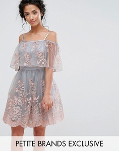 Платье мини с широким вырезом и двухслойной кружевной юбкой Chi Chi Petite - Синий