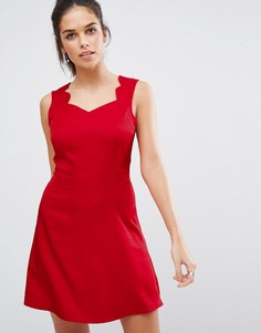 Короткое приталенное платье с фактурной отделкой по краю Daisy Street - Красный