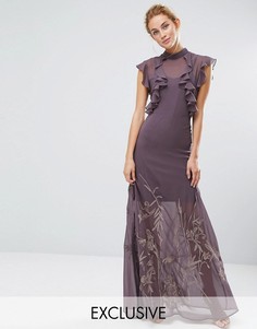 Платье макси с высокой горловиной, рюшами и вышивкой на юбке Hope & Ivy - Серый