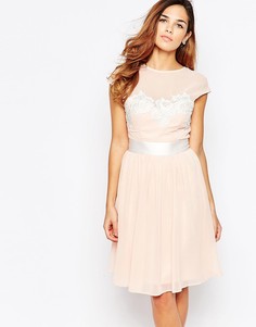 Приталенное платье миди с цветочным кружевом Elise Ryan - Розовый