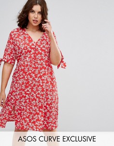 Платье миди с запахом и красным цветочным принтом ASOS CURVE - Мульти