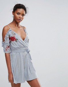 Короткое приталенное платье в полоску с вырезами на плечах и вышитыми розами Parisian - Синий