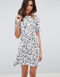 Короткое приталенное платье со шнуровкой и черно-белым принтом ASOS - Мульти