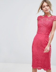 Платье-футляр с кружевом и широким вырезом Chi Chi London - Розовый