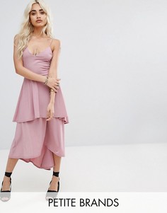 Многоярусное короткое приталенное платье Boohoo Petite - Розовый