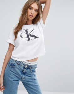 Прямая укороченная футболка с логотипом Calvin Klein - Белый
