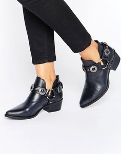 Кожаные ботильоны на каблуке с D-образной пряжкой Steve Madden Aces - Черный