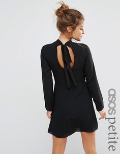 Платье-трапеция с открытой спиной и высоким воротом ASOS PETITE - Черный