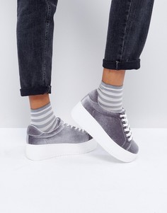 Бархатные кроссовки на платформе New Look - Серый