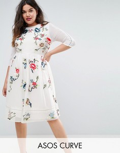 Приталенное платье миди с цветочной вышивкой ASOS CURVE PREMIUM - Белый