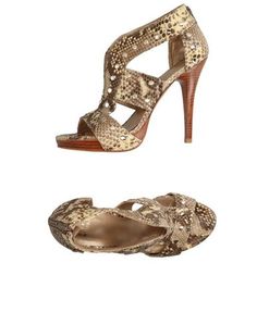 Сандалии Stuart Weitzman