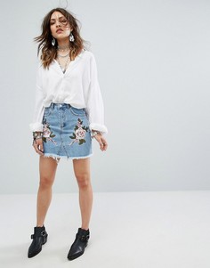 Джинсовая юбка с заклепками и цветочным узором Missguided - Синий