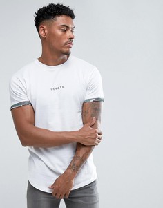 Облегающая футболка с асимметричным краем и рукавами с отворотами и принтом Devote - Белый