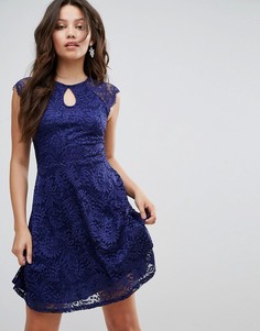 Темно-синее приталенное платье из кружева Lipsy - Темно-синий