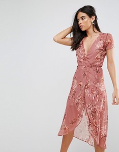 Чайное платье с запахом и цветочным принтом Hope & Ivy - Розовый