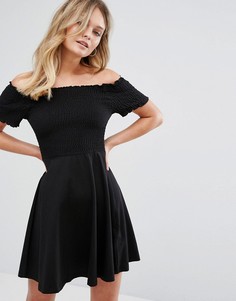 Короткое приталенное платье с открытыми плечами New Look - Черный