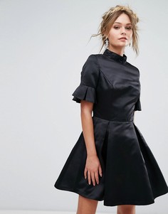 Платье миди с рукавами 3/4 и оборками Chi Chi London - Черный