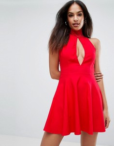 Короткое приталенное платье с высоким воротом и вырезом Rare - Красный