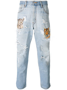 джинсы с рваными деталями и вышивкой History Repeats