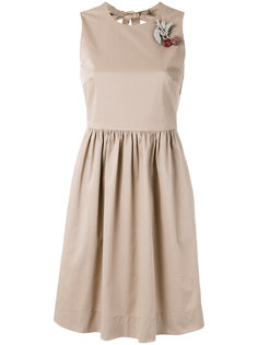 платье с брошью в форме вишни Nº21