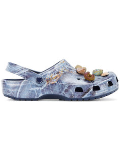 сандалии Crocs с отделкой камнями Christopher Kane