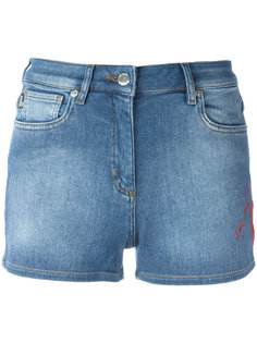джинсовые шорты с отделкой в виде сердца  Love Moschino