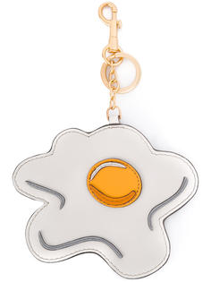брелок в виде яичницы Anya Hindmarch