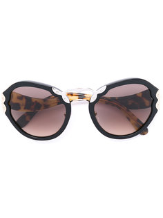 солнцезащитные очки с массивной оправой Prada Eyewear