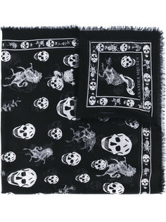 платок с принтом черепов и эмблем Alexander McQueen