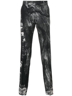 прямые брюки с размытым рисунком Alexander McQueen