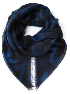 шарф с камуфляжным принтом Valentino