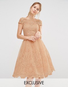 Кружевное платье миди для выпускного Chi Chi London Premium - Розовый