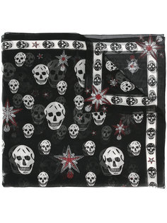 платок с черепами Alexander McQueen