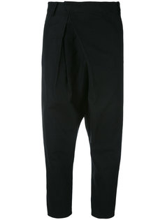 укороченные брюки с заниженным шаговым швом Comme Des Garçons Noir Kei Ninomiya