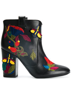 embroidered boots  Laurence Dacade